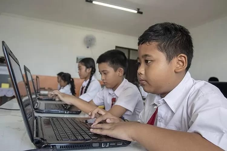 Permasalahan Yang di Hadapi Tenaga Pendidik di Era Pendidikan Berteknologi  