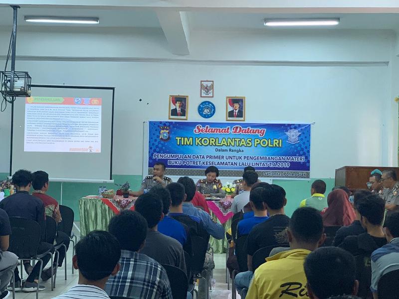 Ukur Sejauh Mana Kesadaran Berlalu Lintas, Tim Korlantas Polri Sebarkan Kuisioner Di SMK YPPI