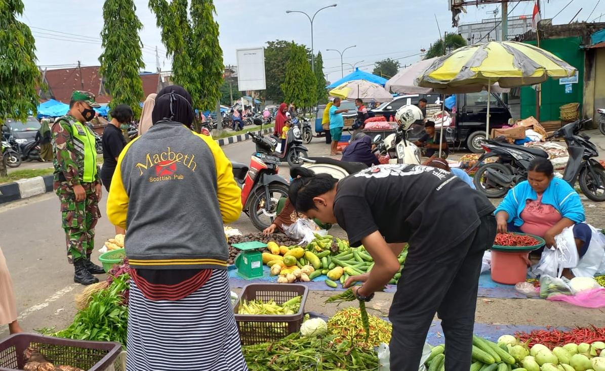 Operasi Yustisi, Sertu Afrisal Minta Pedagang di Tualang Harus Ikuti Prokes