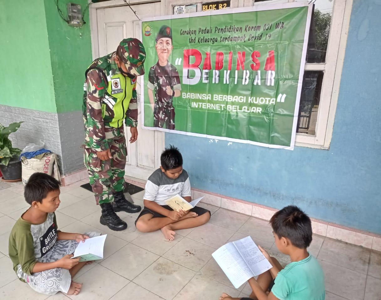 Bimbing Belajar Daring, Kopda Lasroha Sigalingging Beri Internet Gratis