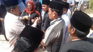 Alfedri Besuk Keluarga, Tiga Korban Laka Maut Asal Perawang