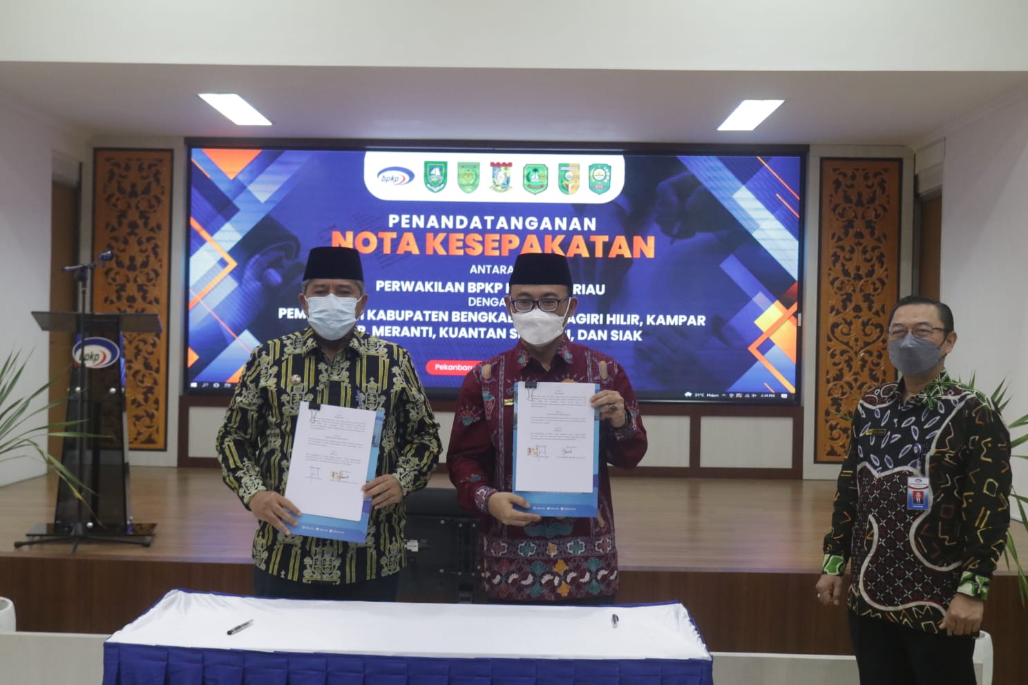 Alfedri Tandatangani Nota KAP BPKP Provinsi Riau