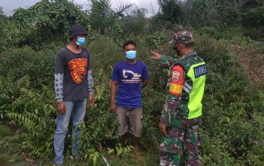 Agar Masyarakat Tidak Bakar Hutan Dan Lahan, Serda Purnomo Patroli Karhutla di Rantau Panjang