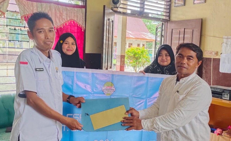 Perhatikan Kesejahteraan Guru Honorer, Komitmen PT SLS Tingkatkan Kualitas Pendidikan di Desa Sekitar