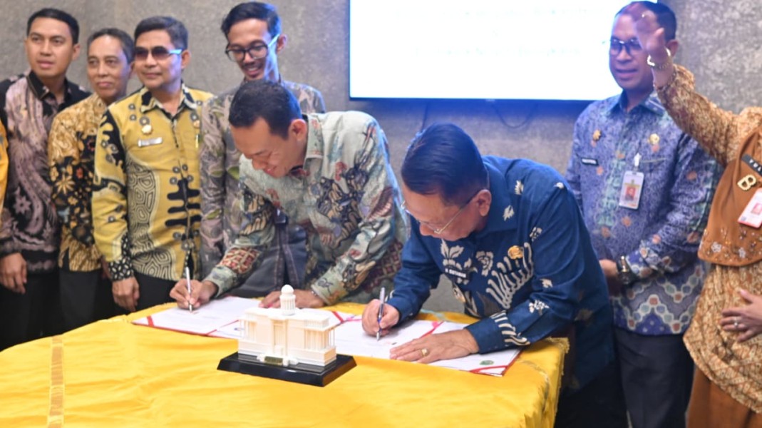 Cetak SDM Unggul, Bupati Bistamam Teken MoU Bangun Kampus Vokasi Polbeng