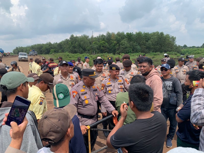 Polres Pelalawan Amankan Aksi Damai Aliansi Pemuda Desa Kubangan Tuntut CSR PT Arara Abadi