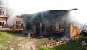 Kornsleting Listrik, Rumah Hangus Terbakar