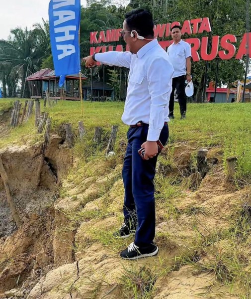 Bupati Pelalawan Tinjau Lokasi Abrasi Sungai Kampar di Desa Kuala Terusan