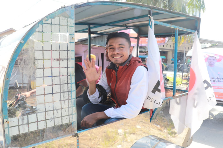 Gunakan Becak, Relawan Tauhid Marifatullah Longmarch Antarkan Tauhid Mendaftar ke KPU