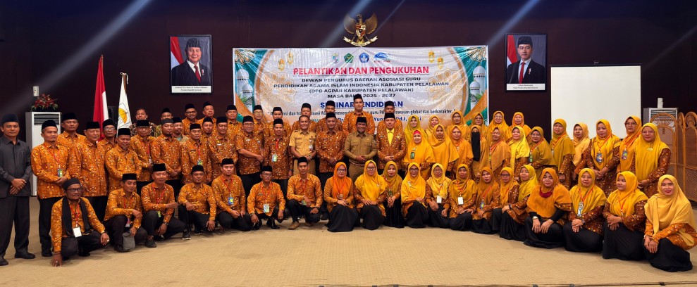 Bupati Pelalawan Lantik Pengurus DPD AGPAII Masa Bakti 2025–2027, Tekankan Peran Guru Agama Wujudkan Generasi Emas Indonesia