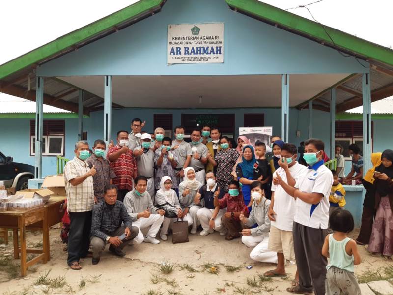 Relawan Tzu Chi Sinar Mas Dan CSR PT IKPP Gelar Pengobatan Gratis dan Bagikan Masker