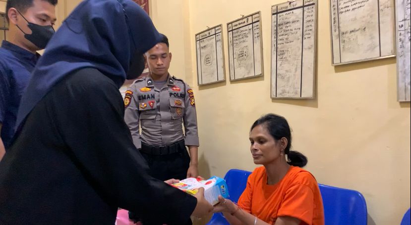 Polres Siak Berikan Layanan Antar ASI Untuk Bayi Berliana