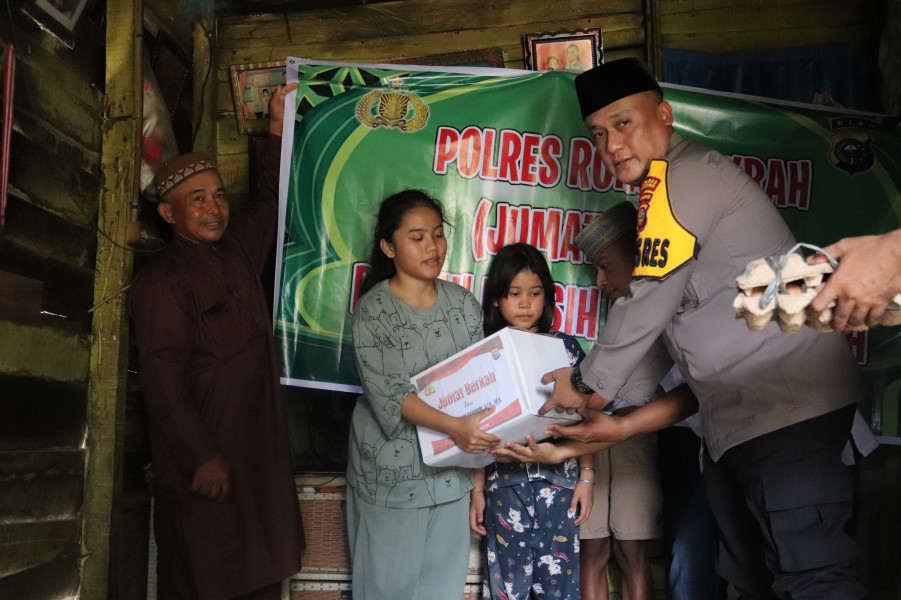 Giat Cooling System Jumat Berkah ,Kapolres Rohil Beri Sedekah Kepada Anak Yatim dan Fakir Miskin