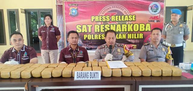 Dua Warga Sumatra Utara Dicokok Sat Narkoba Polres Rokan Hilir Dengan BB 40 Kg Daun Ganja Kering