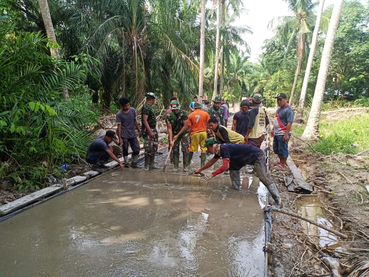 Pembangunan Jalan Gang Kadiran, Dapat Mengangkat Perekonomian Warga