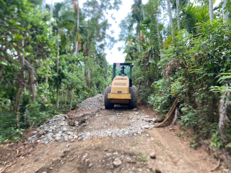 Alat Berat Terus Beroperasi, Satgas TMMD Ke-129 Kodim 0102/Pidie Kebut Pengerasan dan Pelebaran Jalan Pertanian