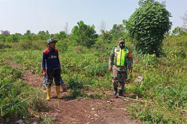 Serda Sahidin Sisir Hutan dan Lahan  di Kampung Sengkemang