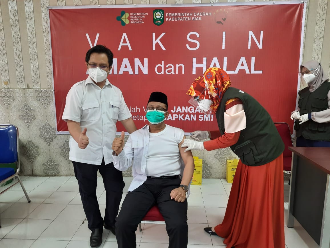 Sekda Dan Wabup Terpilih Divaksin Sempat Was-was Karena Alergi, Kini Malah Semangat Untuk Divaksin