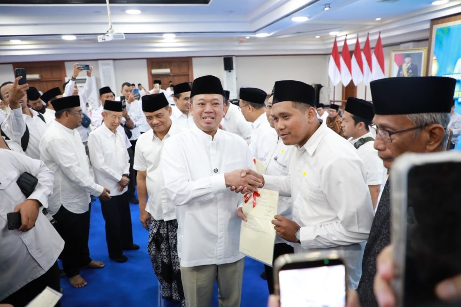 Serahkan 234 Sertifikat Tanah Wakaf, Menteri Nusron : Bagian dari Program Prioritas Nasional Selesaikan Kepastian Hukum Aset Umat