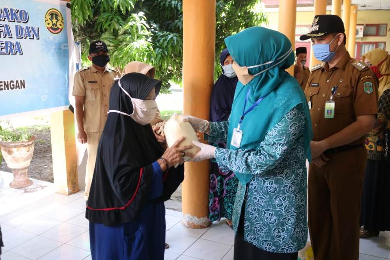 Rasidah Alfedri Ajak Kaum Perempuan Lebih Solutif, Inovatif, dan Lebih Peduli