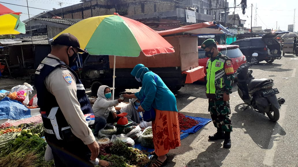 Sebelum Pendemi Covid-19 Berakhir, Sertu Sahabat Mendrofa Tetap Ingatkan Masyarakat Pakai Masker