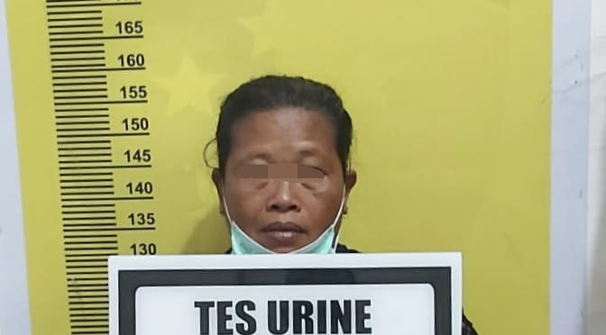 Jadi Bandar Togel, Wanita 49 Tahun Diringkus Polsek Sebrida