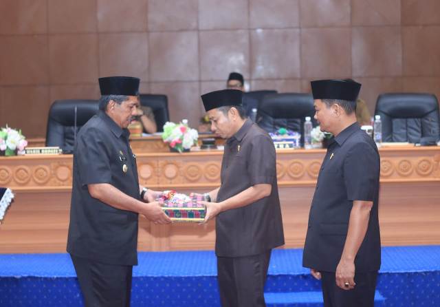 Sampaikan RAPBD-P 2018, Alfedri Akui Pendapatan Naik Turun