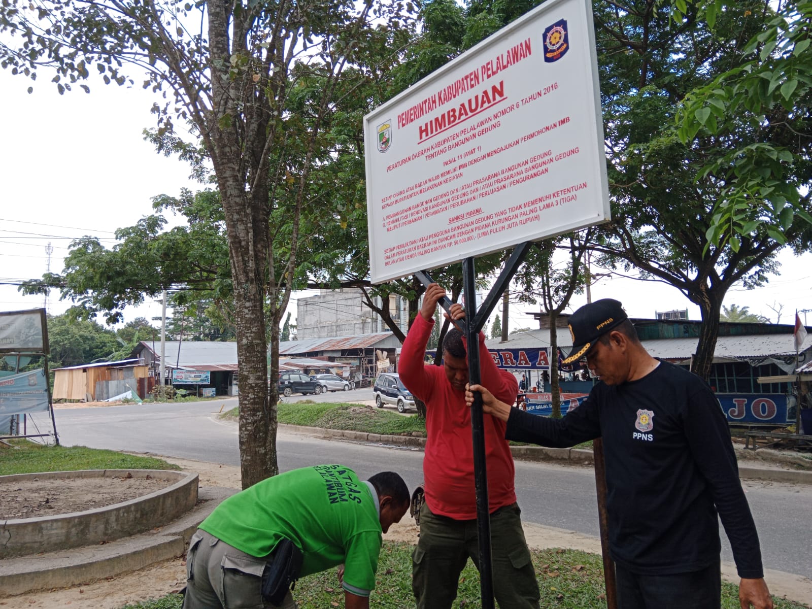 Upayakan Ketentraman dan Ketertiban Umum, Satpol PP Pasang Papan Himbauan Perda