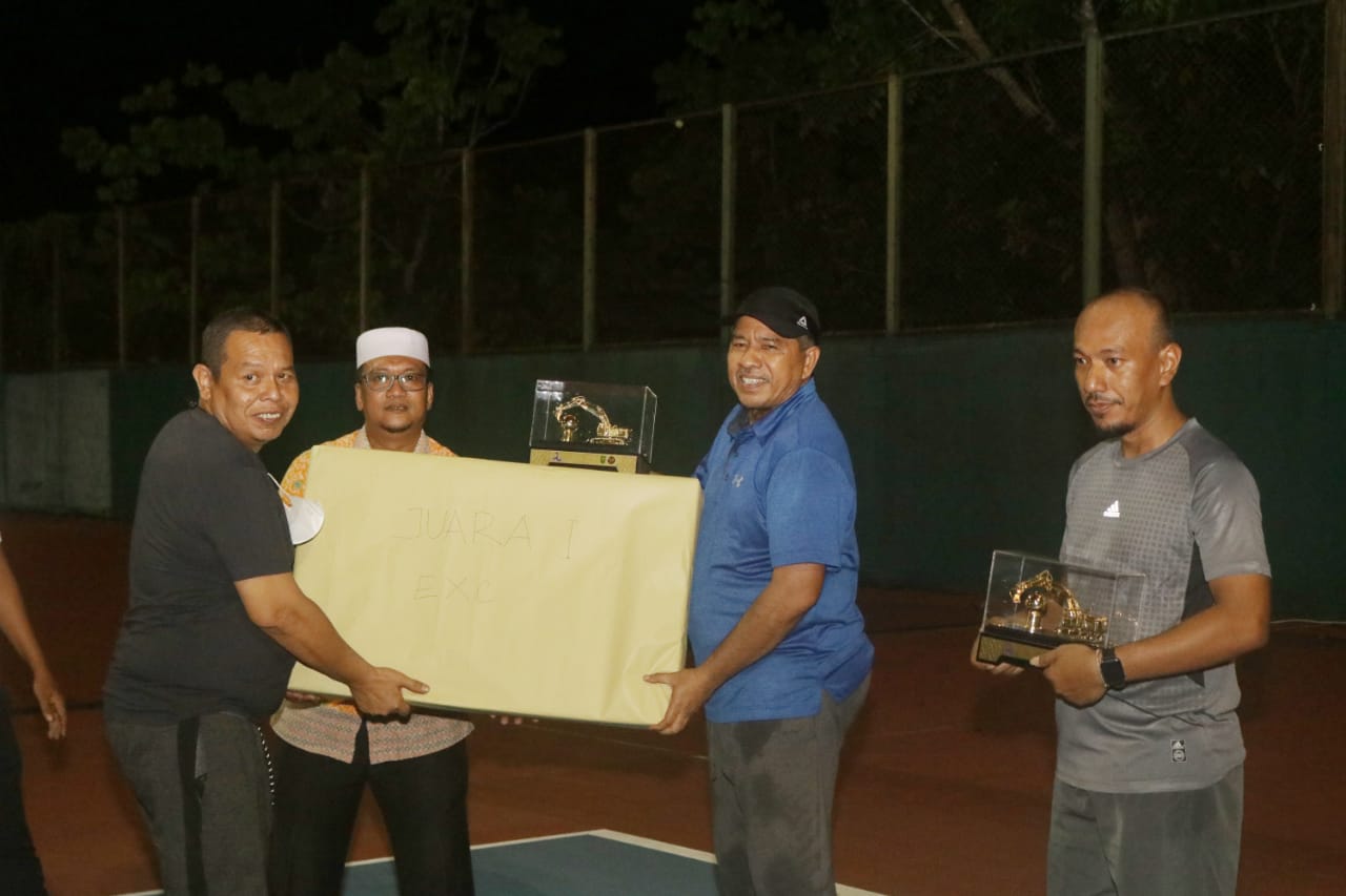 Pasangan Alfedri-Putra Raih Juara Satu Tenis PU Tarukim Siak Cup 2021, Alfedri Ajak Rutin Berolahrag