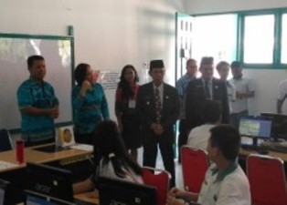 Bupati dan Wabup Tinjau Pelaksanaan UN Tingkat SMP