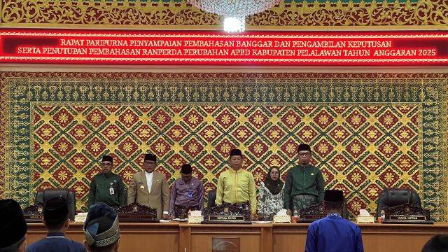 Di Sidang Paripurna, Ketua DPRD Pelalawan Tandatangani Nota Kesepakatan KUA dan PPAS Perubahan APBD Tahun 2025