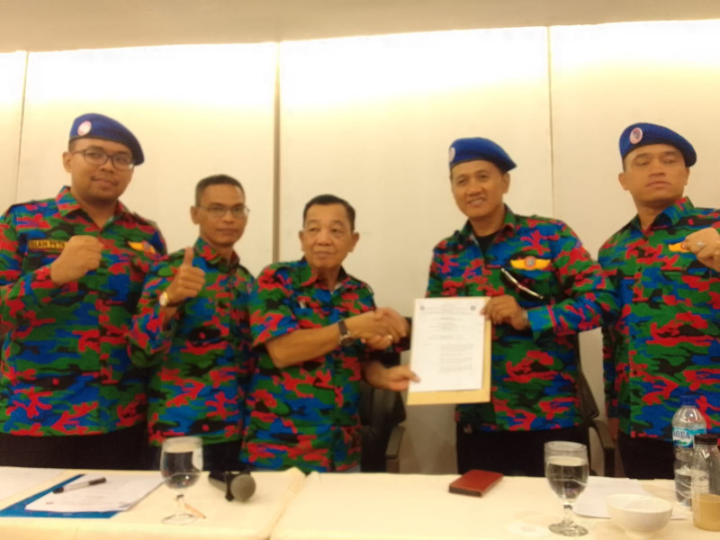 Dedi Boxer Terima SK sebagai Ketua PD F SPTI  Provinsi Riau