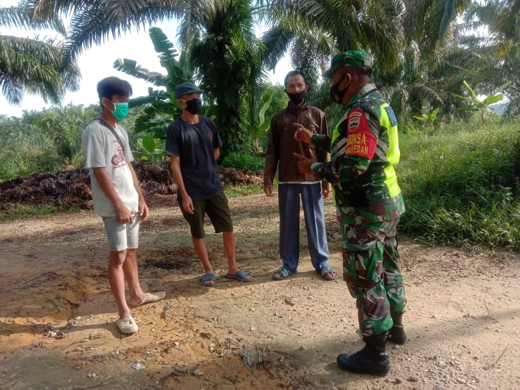 Patroli Karhutla, Sertu Uuk Sudarijanto Bersama Masyarakat Tidak Menemukan Titik Api