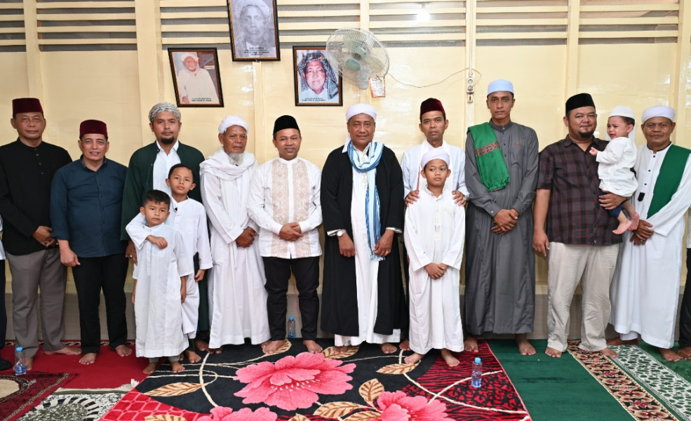 Berziarah ke Makam Syekh Rozali, UAS Yakin Kepemimpinan Wahid Mampu Merawat Tradisi Spiritual 