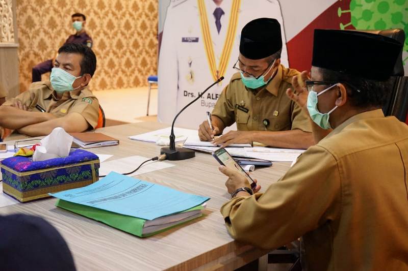 Laporkan Stabilitas Harga dan Ketersediaan Bahan Pangan, Pejabat Sekda Vidcon Dengan Gubri
