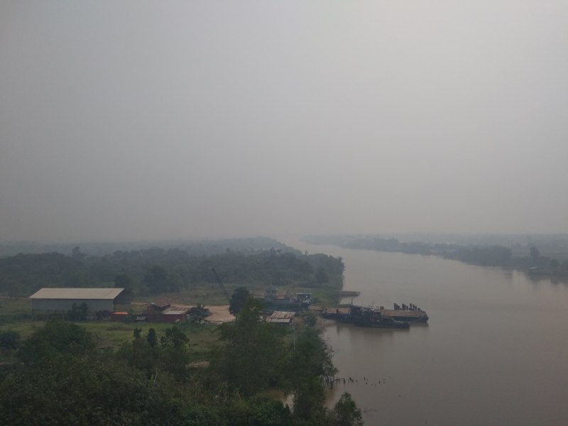 Kabut Asap Kian Pekat, Siswa Sekolah di Tualang Dipulangkan