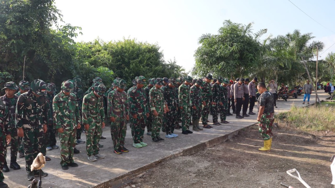 Danramil 15 Kuala Kampar Pimpin Apel Awali Tugas dengan Disiplin Dan Berikan Semangat kepada Tim Satgas TMMD