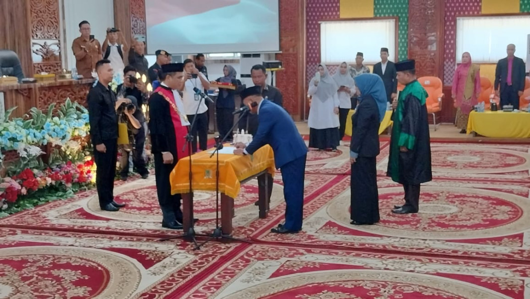 Ilhammi ,Basiran Nur Efendi Dilantik Sebagai Pimpinan DPRD Rohil Periode 2024- 2029