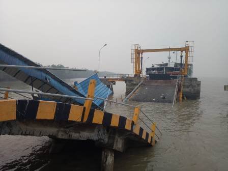 Dermaga Pelabuhan Roro Ambruk, Satu Warga Dikabarkan Menghilang