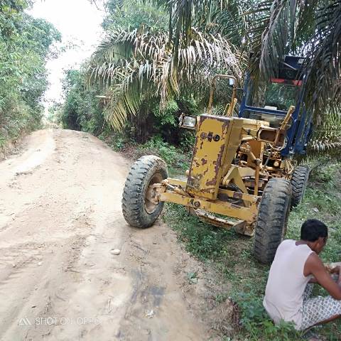 Bantu Perbaiki Jalan, Kades Sungai Buluh Ingin Kerjasama Dengan Perusahaan Terus Terjalin