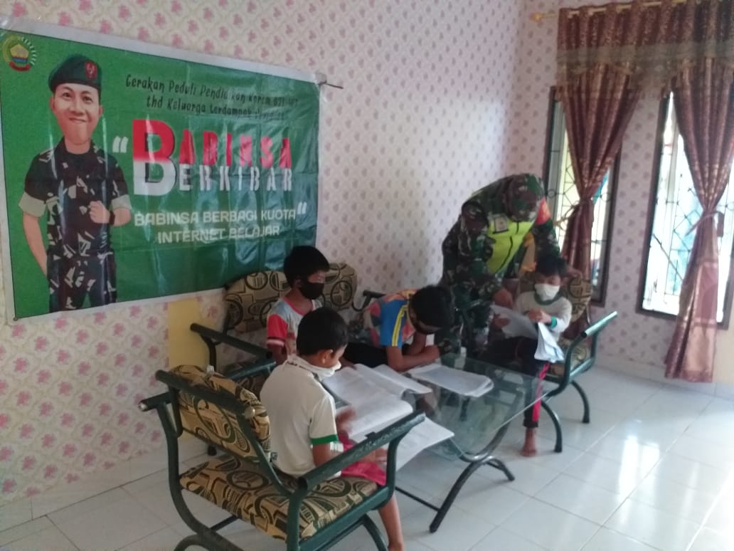 Fasilitasi Paket Internet Gratis, Serda Venus Luberto Pastikan Siswa Tetap Belajar
