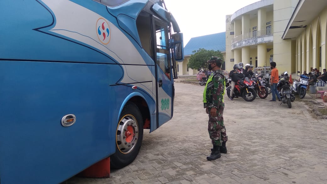 Saat Nataru, Serda Laila Syahdanur Ingatkan Masyarakat Patuhi Prokes