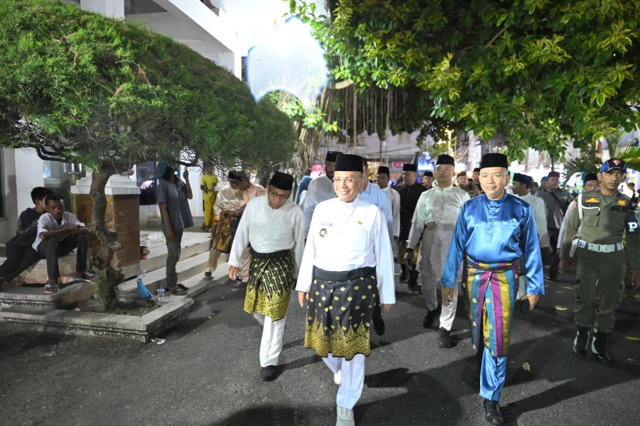 Pererat Ukhuwah Islamiyah, Bupati Rohil Lepaskan Pawai Malam Takbiran 1446 H.