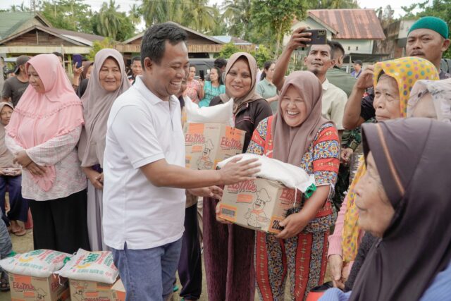 Pasca Banjir Di Bagansiapiapi , Plt Bupati Rohil H.Sulaiman Salur Bantuan Sembako