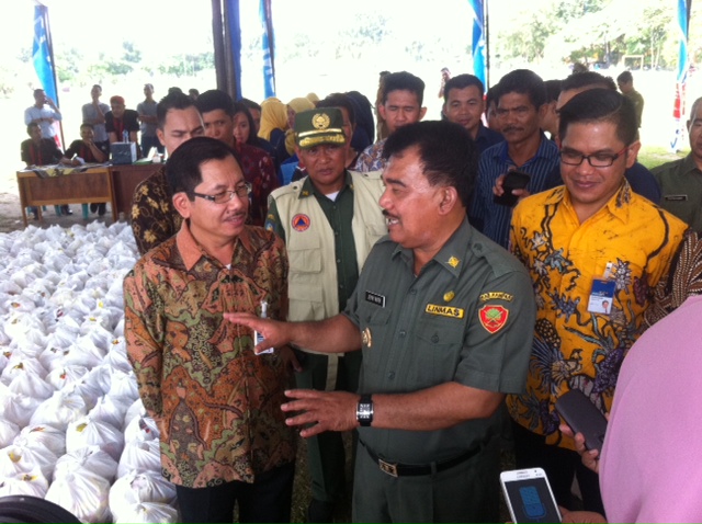 Peduli Korban Banjir, Bank Mandiri dan BNI Kampar Berikan Bantuan