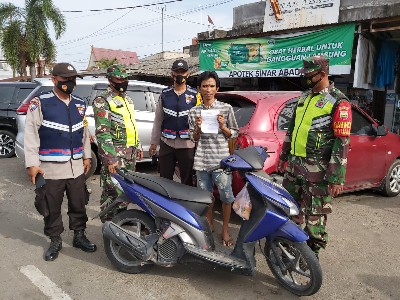 Terjaring Tidak Gunakan Masker, Warga Gajah Tunggal Ini Diberi Hukuman