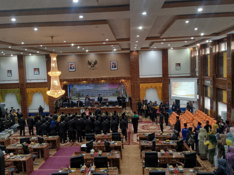45 Anggota DPRD Rohil Resmi di Lantik Periode 2024 2029 , Ini Namanya