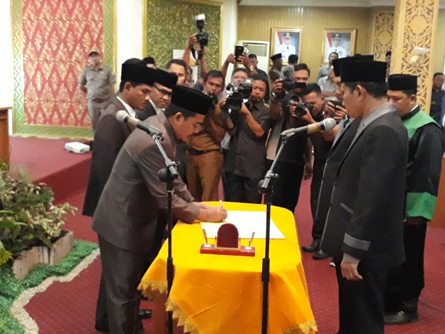 Dua PAW Anggota DPRD Kabupaten Pelalawan, Fahmi Dan Zulkifli Resmi Dilantik