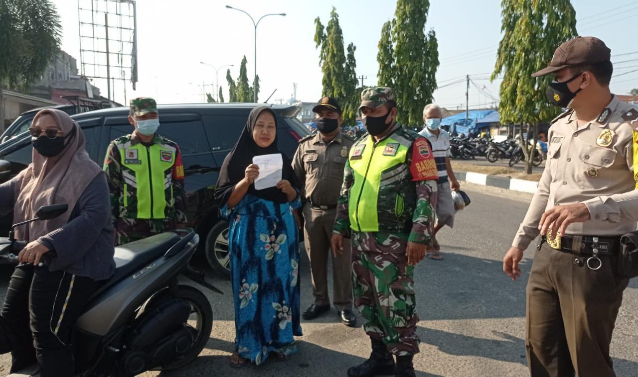 Sisir 2 Lokasi, Kopda L Sigalingging Jaring Tiga Warga Tidak Gunakan Masker