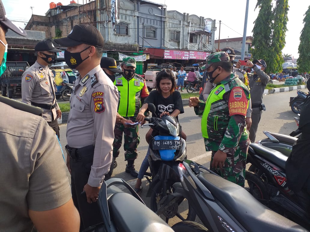 Lagi, Serda Venus Luberto Jaring Warga Tak Pakai Masker